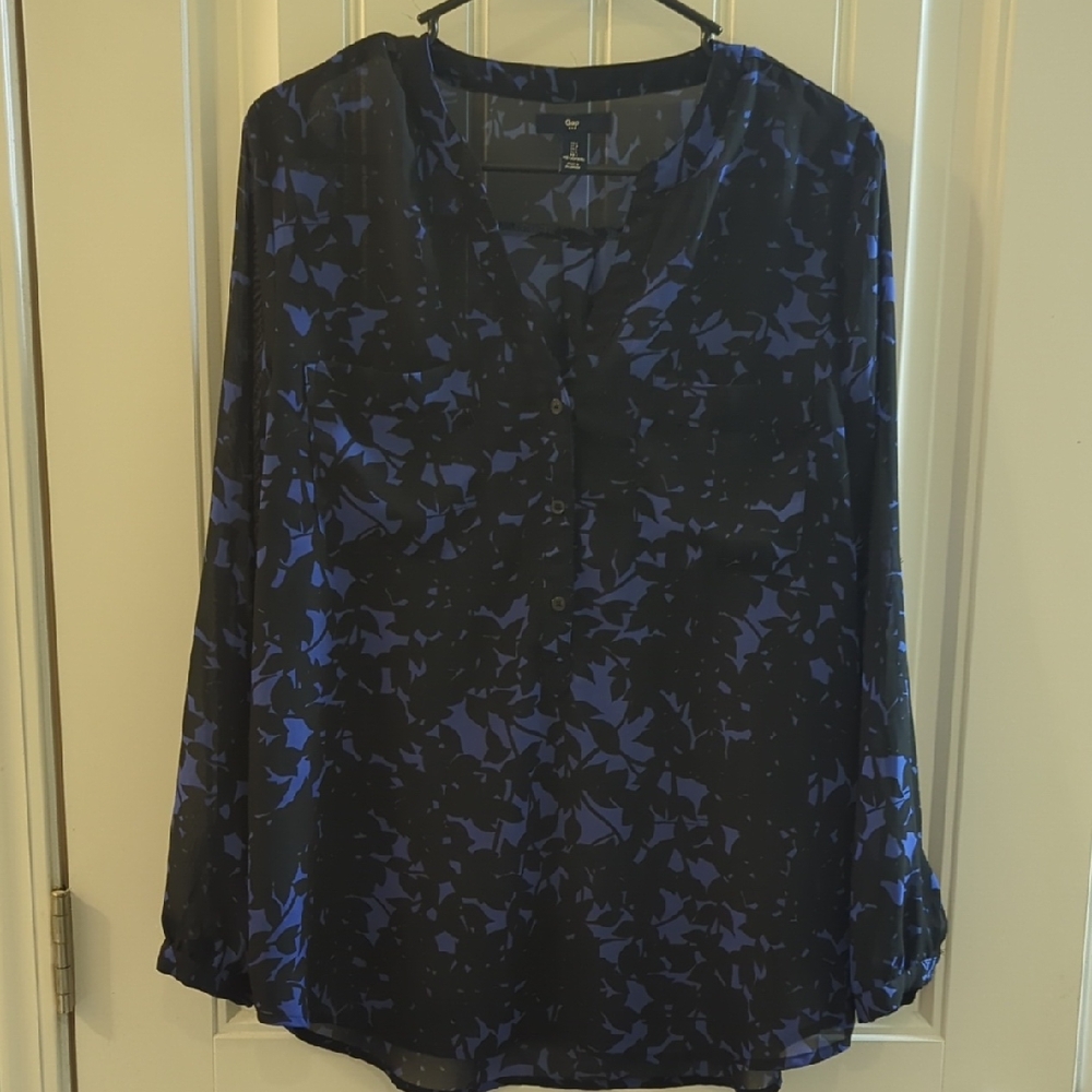⭐5/$25-GAP Black and Blue Patterned Blouse